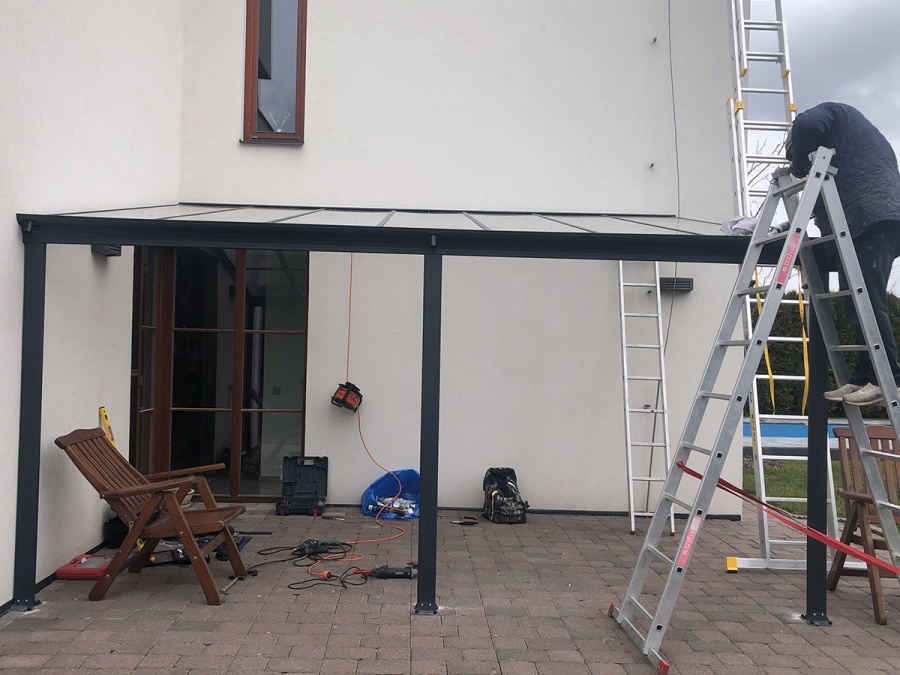 Pergolák, télikertek és előtetők telepítése