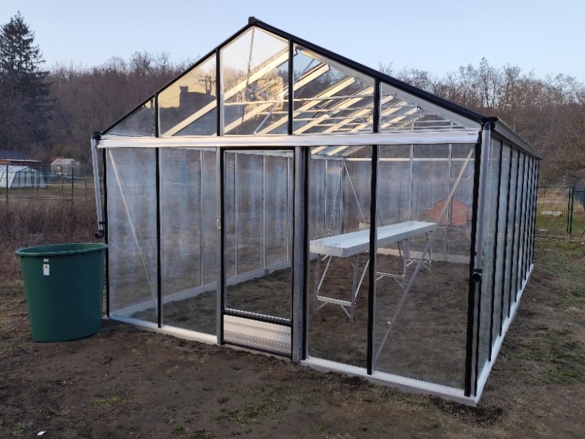 Profesionální montáže skleníků na klíč