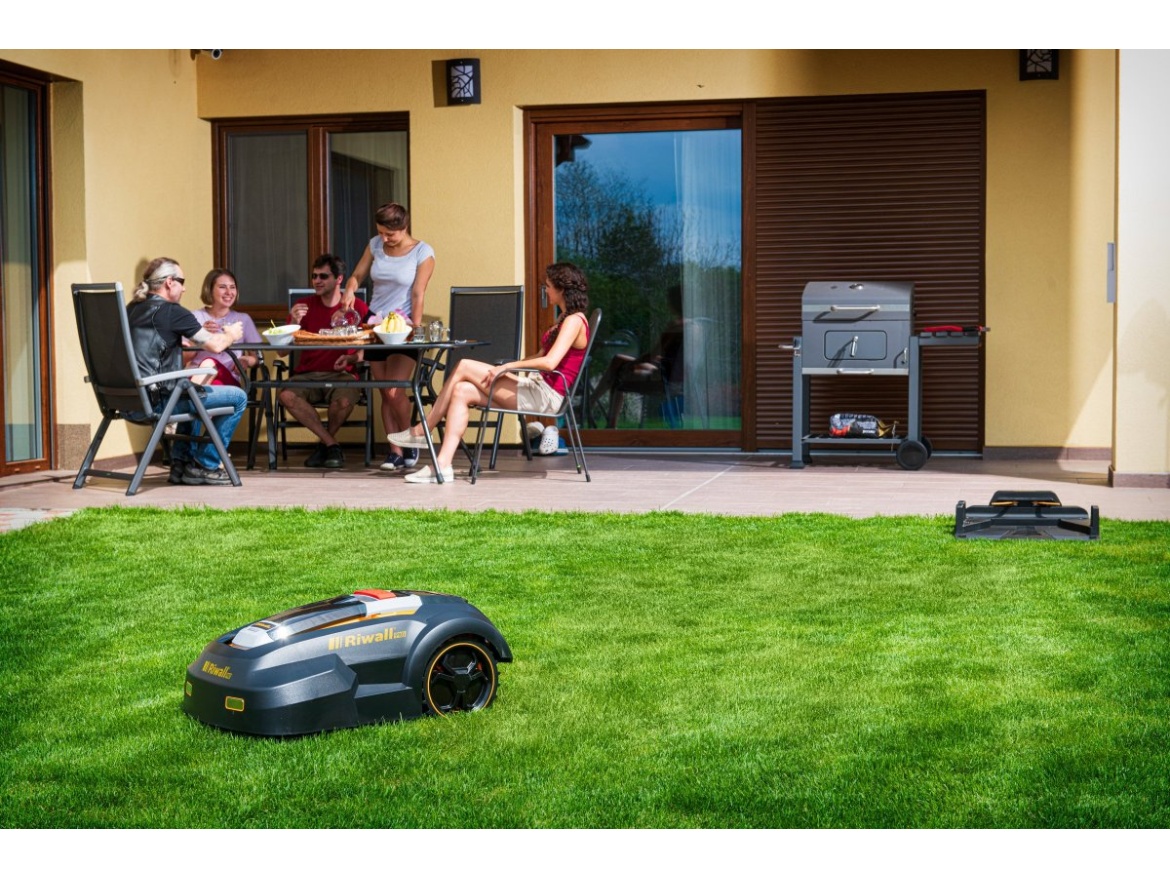 Robotická aku sekačka 1000 m2 Riwall PRO RRM 1000