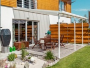 Hogyan rögzítsünk pergolát a szigetelt homlokzathoz?