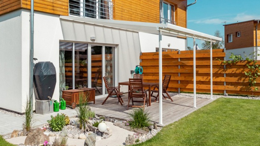 Hogyan rögzítsünk pergolát a szigetelt homlokzathoz?