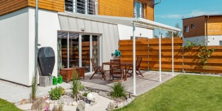 Jak ukotvit pergolu do zateplené fasády?