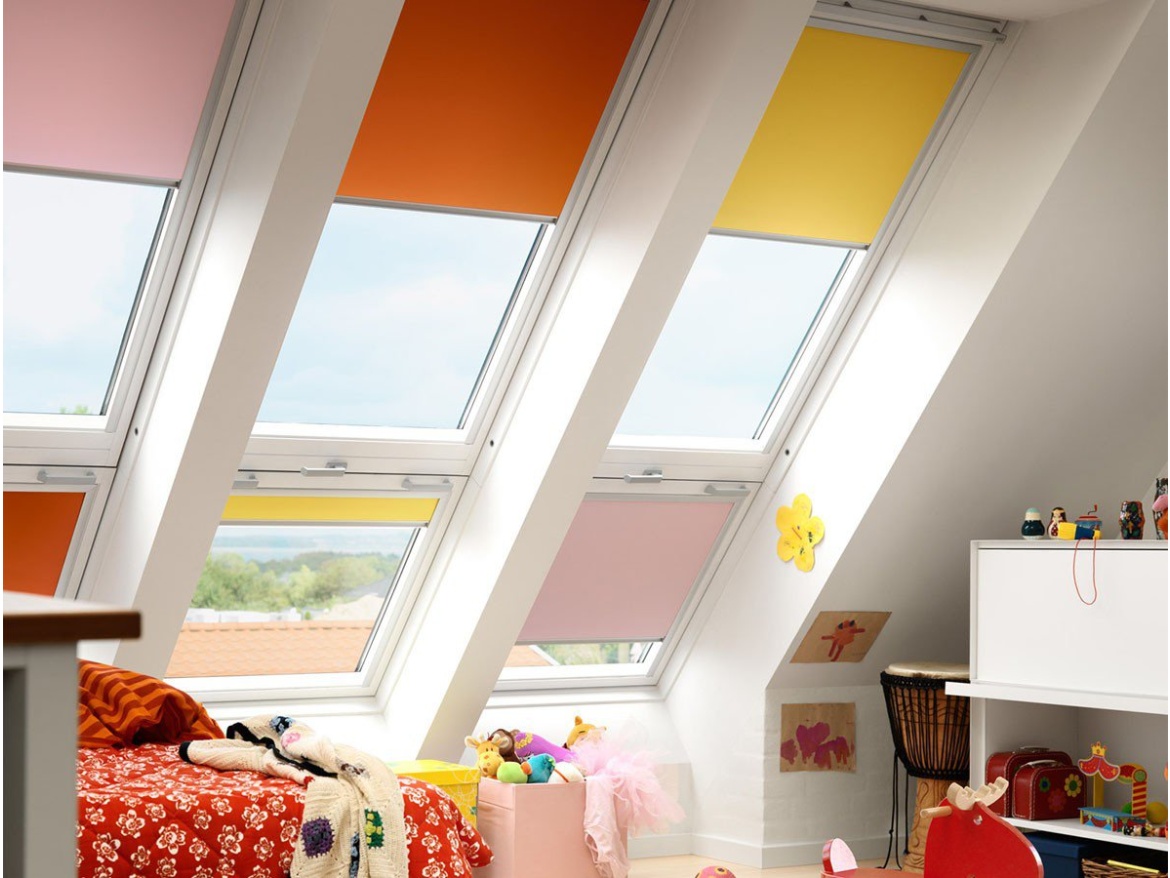 Žaluzie pro střešní okna se solárním dálkovým ovládáním Velux DSL B