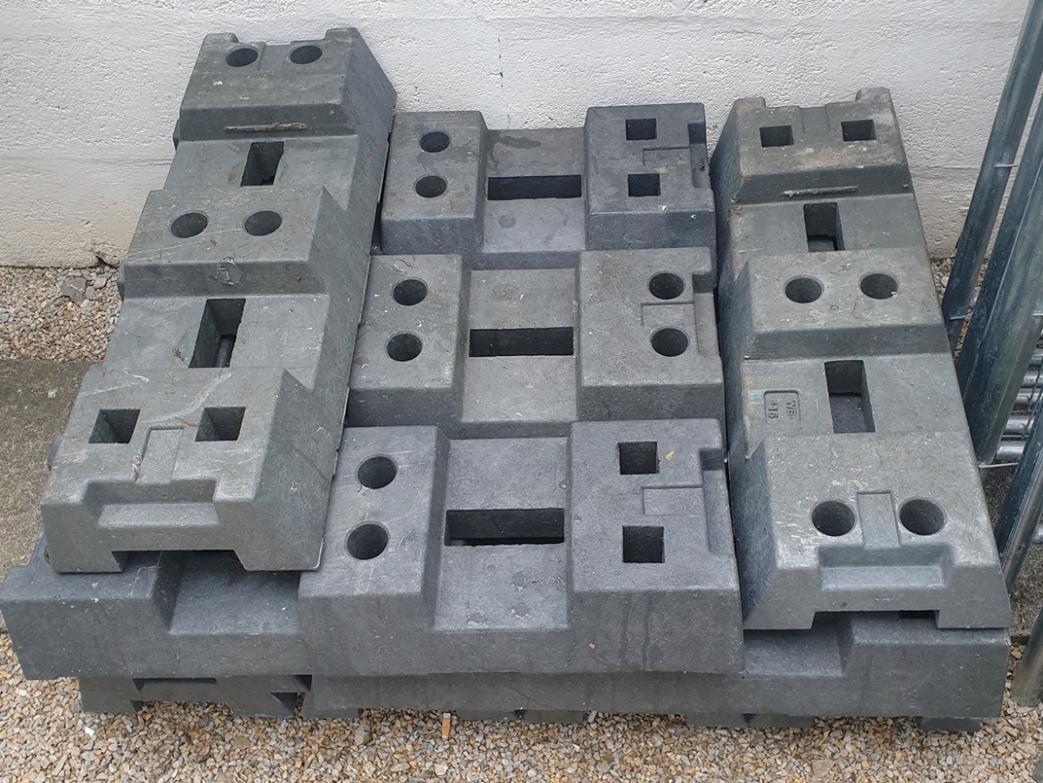 Plastový podstavec Arepo