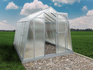 Na podezdívku –  Hobby H7 2,4 x 3 m sklo 4 mm