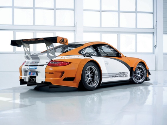 Aký je rozdiel medzi polykarbonátom a Plexisklom?