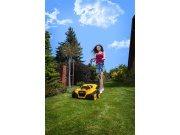 Aku travní provzdušňovač 2x20 V (bez baterie a nabíječky) Riwall PRO RAV 3820i