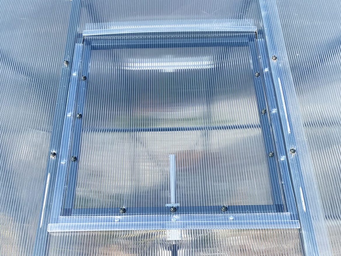 Ablak automatikus nyitóval Scobax