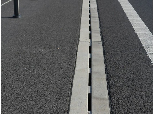 Betonový žlab štěrbinový Gutta D400