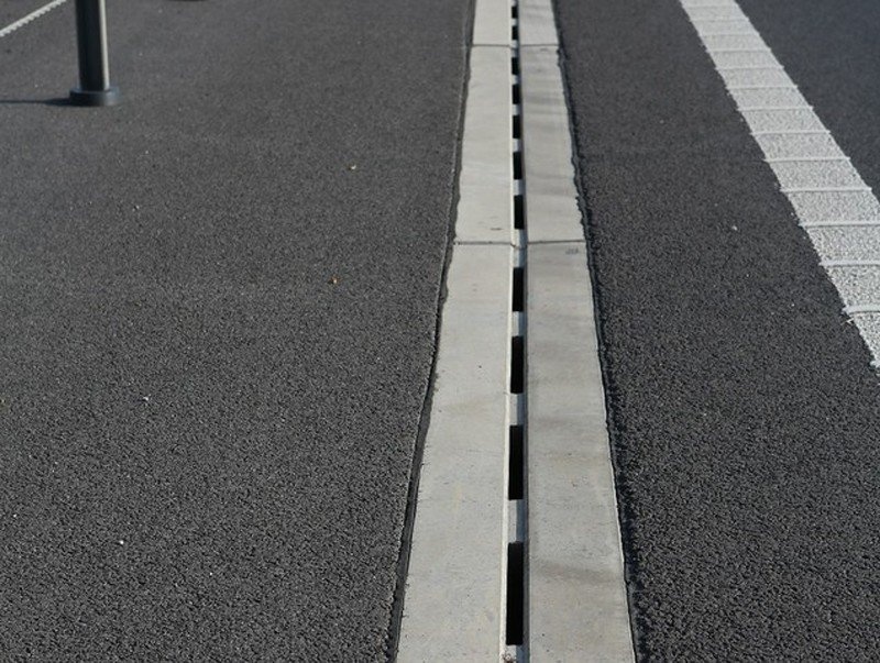 Betónový žľab štrbinový Gutta D400