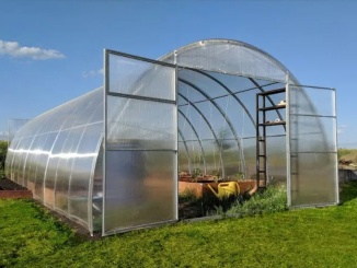 Obloukové skleníky s jeklovou konstrukcí – Agroman 8 x 4 m polykarbonát 8 mm BDX00869