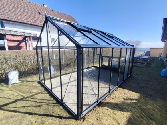 Profesionálna montáž skleníkov na kľúč