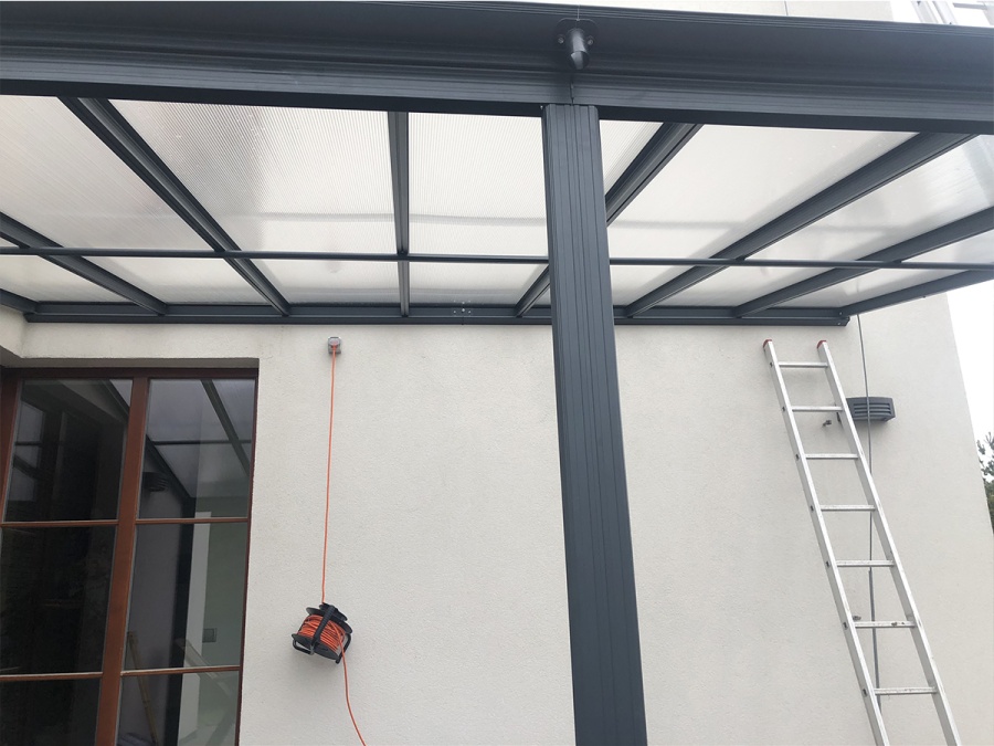 Pergolák, télikertek és előtetők telepítése