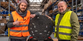 O poklopoch s expertom