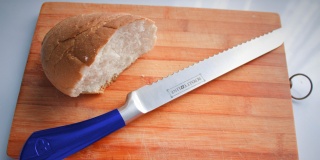 Jak nabrousit nůž na pečivo