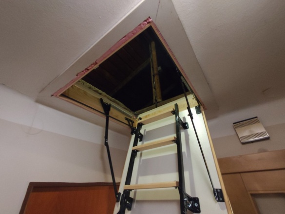 Padláslépcsők beépítése