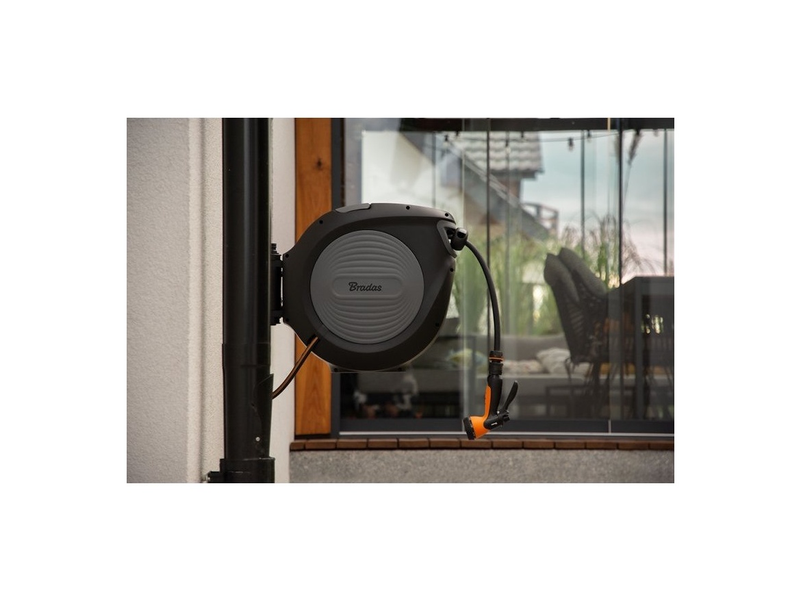 Bradas Samonavíjecí buben s hadicí Bradas Black Line 1/2 - 20m a příslušenstvím