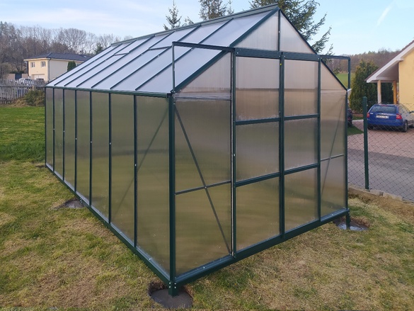 Profesionálna montáž skleníkov na kľúč