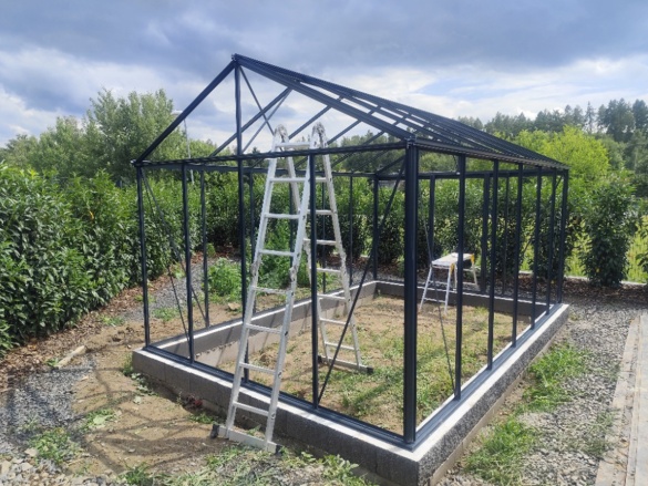 Profesionální montáže skleníků na klíč