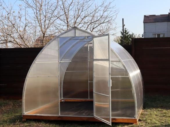 Skleník z polykarbonátu Scobax Scout