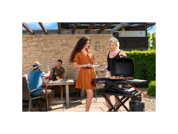 Přenosný plynový gril 4,2 kW se dvěma hořáky a pojízdným skládacím stolkem Riwall PRO RGG 20 Compact SET