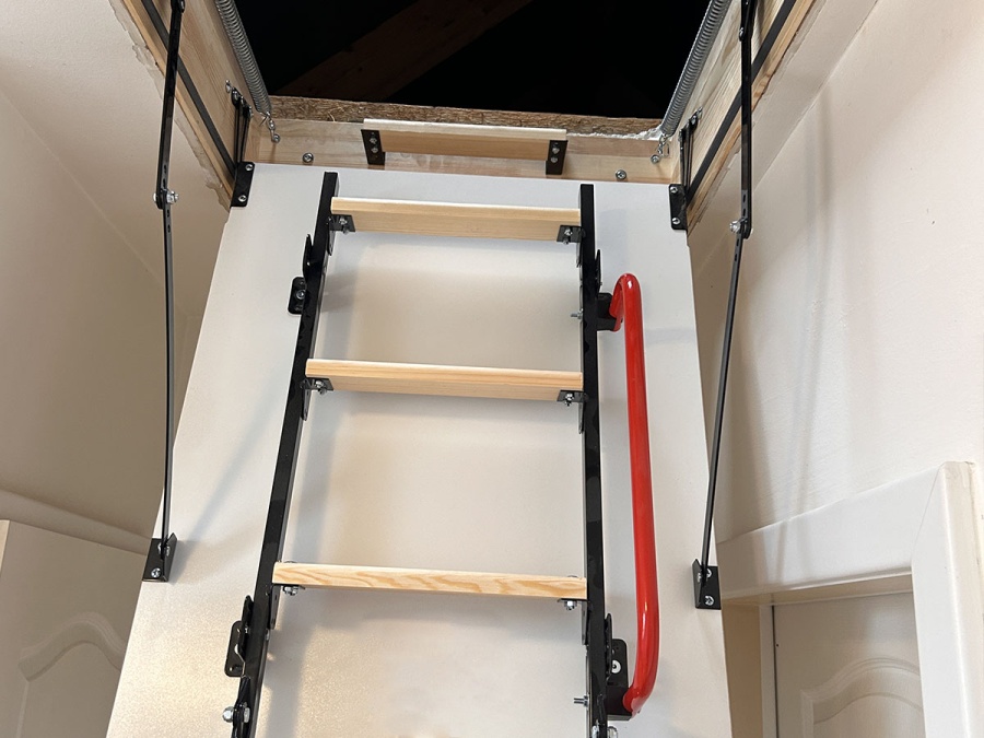 Padláslépcsők beépítése