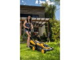 Akumulátorová travní sekačka + 2x 4Ah baterie + 2x nabíječka 20 V Riwall PRO RALM 3820 set