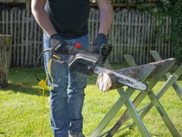 Řetězová pila Powerplus POWEG10100