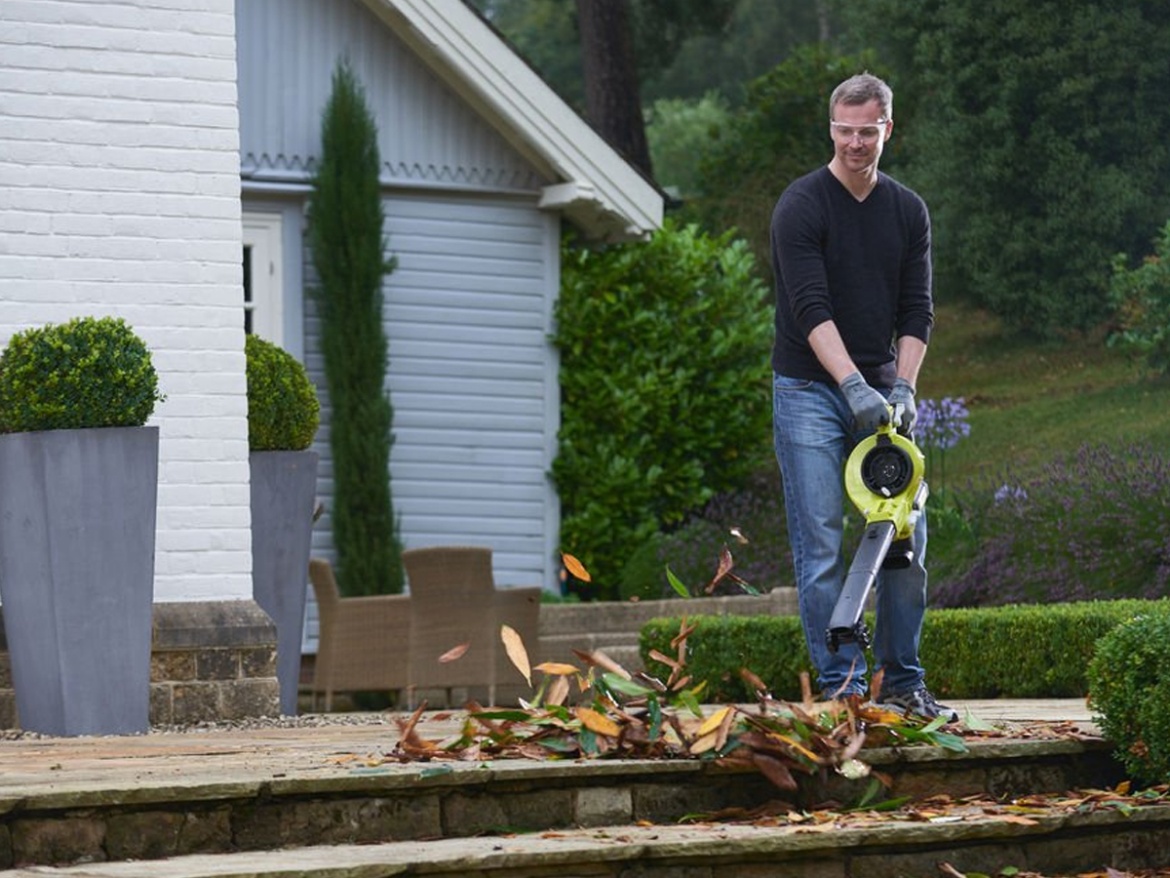 Vysavač listí s fukarem Ryobi RBV36B