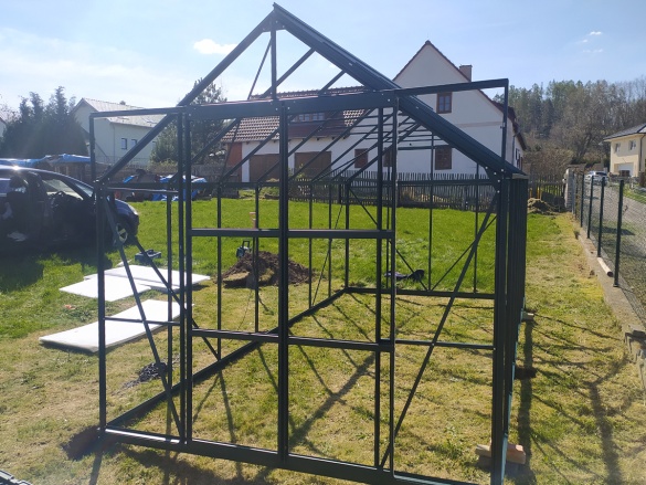 Profesionálna montáž skleníkov na kľúč