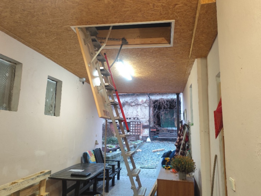 Padláslépcsők beépítése