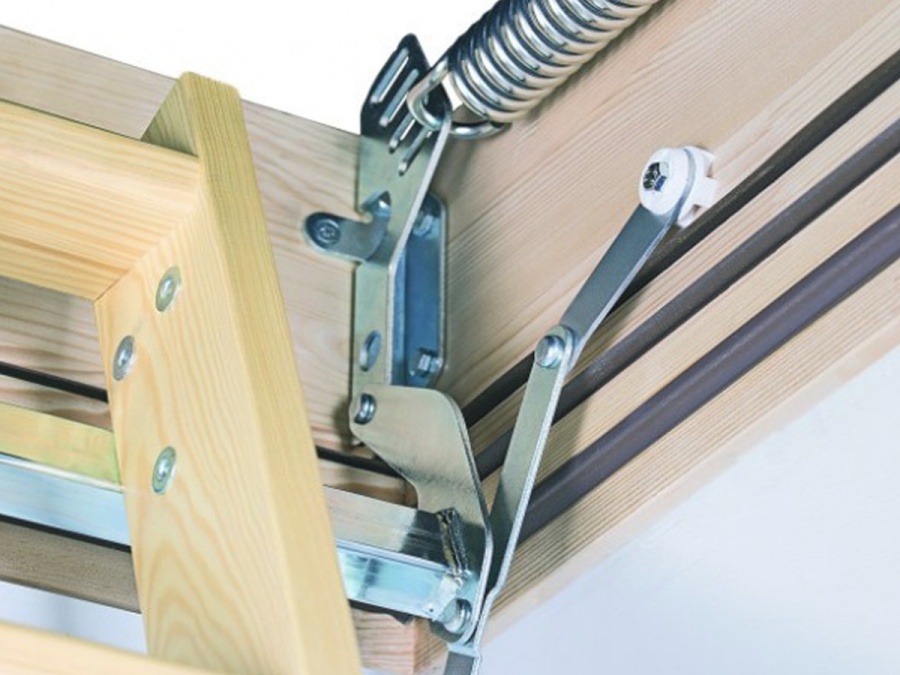 Skladacie podkrovné schody Fakro LWF PP