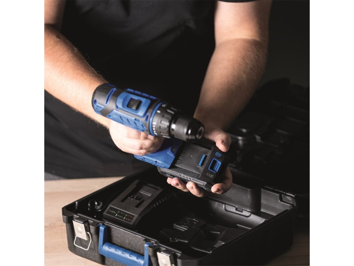 20 V IXES set aku vrtacího šroubováku a 74 ks příslušenství Scheppach C-DTB74/1-X
