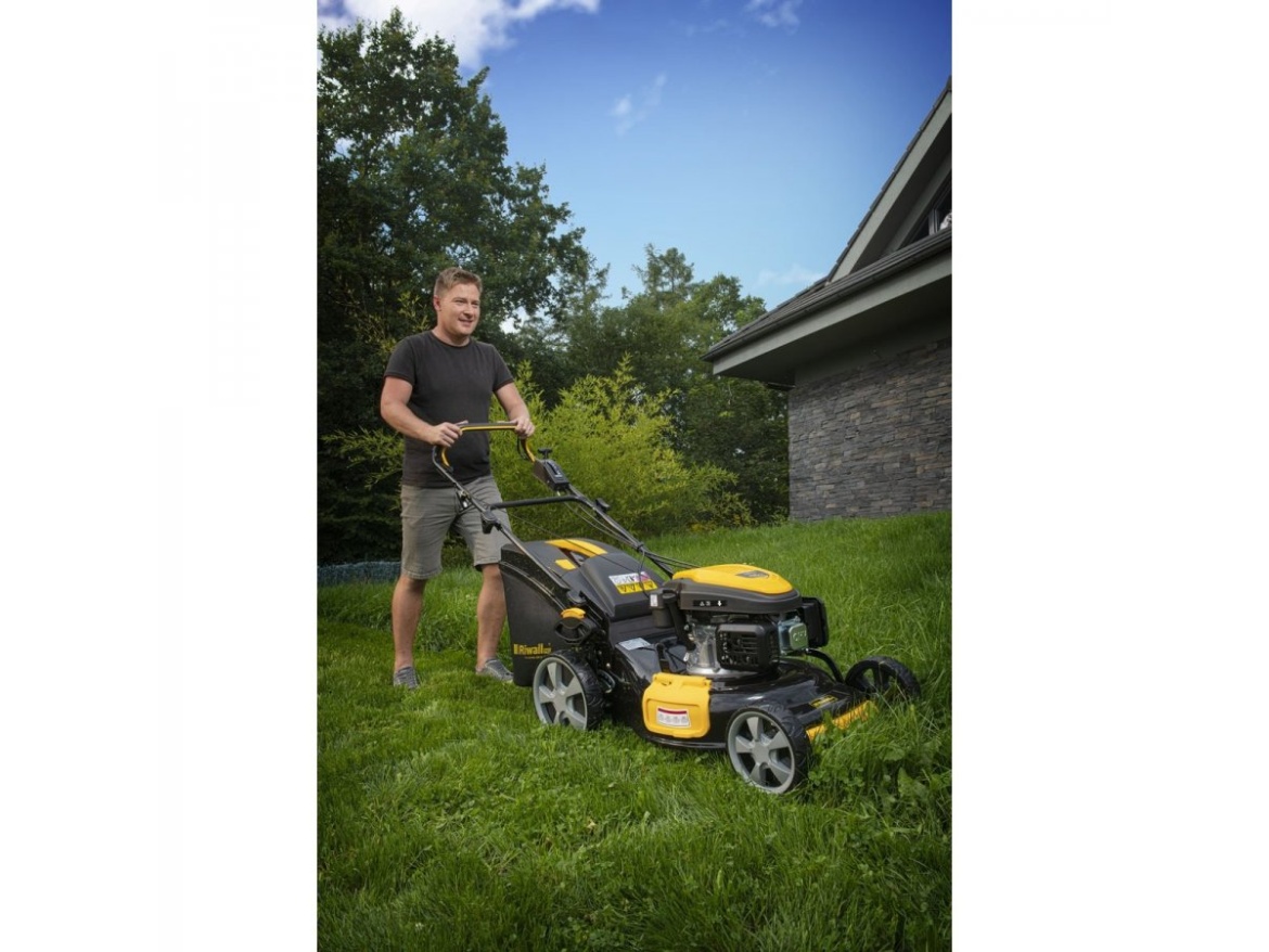 Multifunkční travní sekačka 4 v 1 s benzinovým motorem a variabilním pojezdem Riwall PRO RPM 5155 V PRO