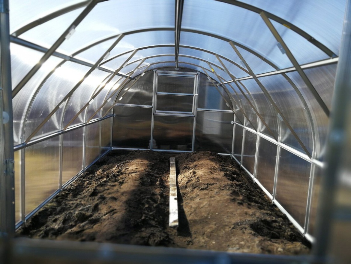 Üvegház Lanit Plast Tiberus