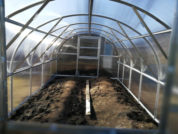 Üvegház Lanit Plast Tiberus