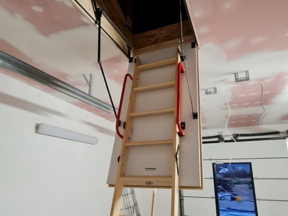 Padláslépcsők beépítése