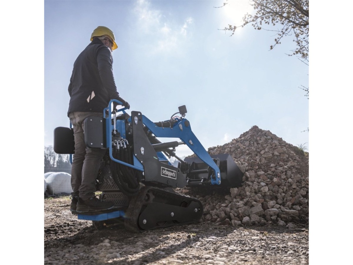 Hernyótalpas csúszókormányzású rakodógép Scheppach MKL 730 - pásový smykový nakladač