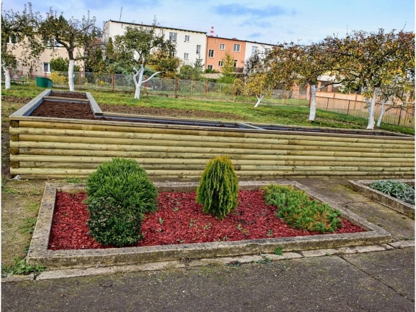 Scobax Vyvýšený záhon Log Cabin