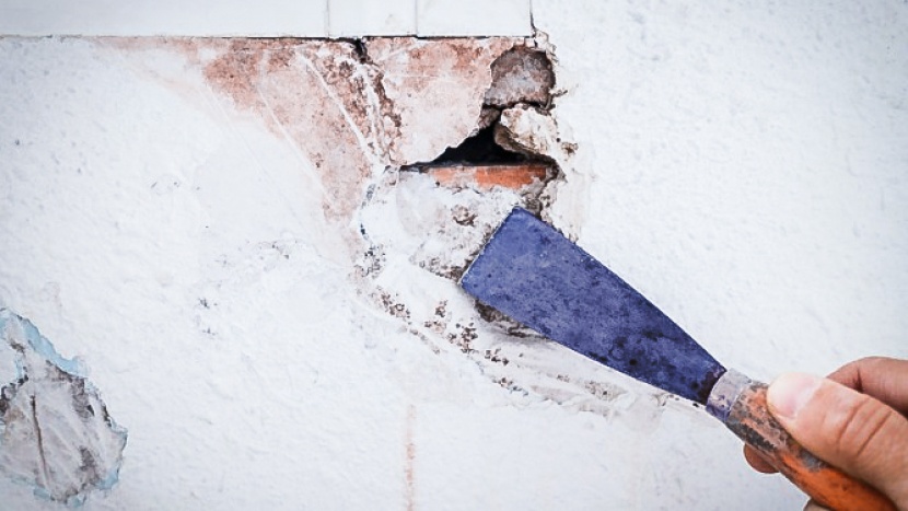 Oprava stěny: praskliny, díry, rohy