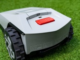 Chytrá robotická sekačka Mr.Grass InverX AI36