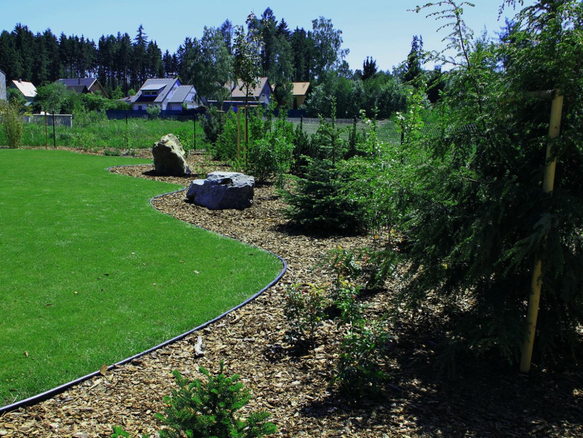 Neviditeľný obrubník Lanit Plast Garden