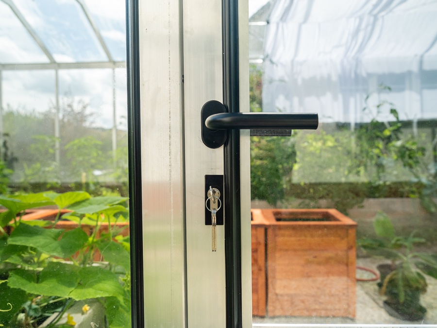 Klasický skleník na podezdívce Euro-Serre Plus On-Wall