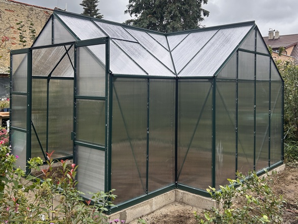 Profesionálna montáž skleníkov na kľúč