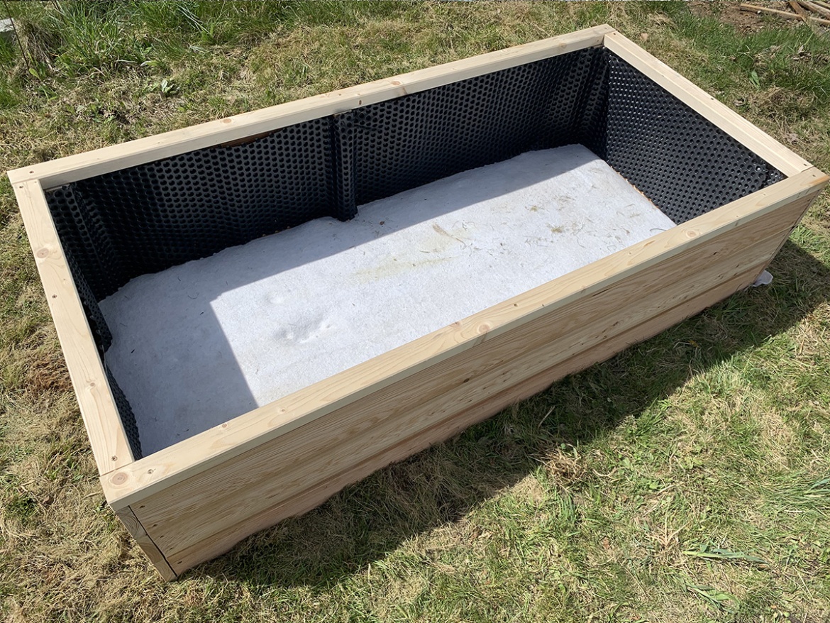 Emelt virágágyás Česká Manufaktura Violka