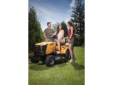 Dvojvalcový trávny traktor 102 cm so zadným vyhadzovaním a hydrostatickou prevodovkou Riwall PRO RLT 102 HRD TWIN