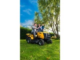 Dvojvalcový trávny traktor 102 cm so zadným vyhadzovaním a hydrostatickou prevodovkou Riwall PRO RLT 102 HRD TWIN