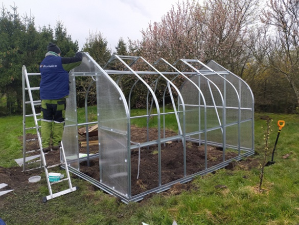 Profesionálna montáž skleníkov na kľúč