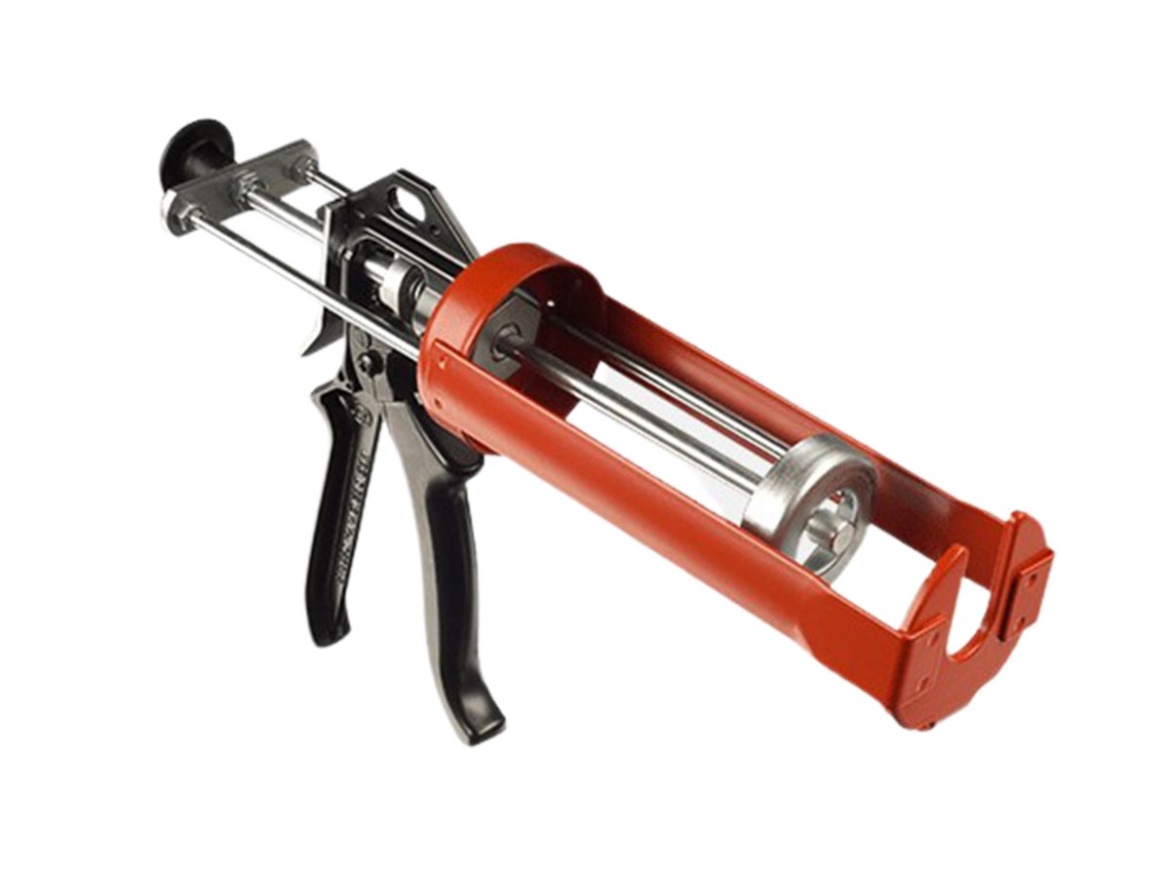 Pistole na DB Den Braven chemické kotvy