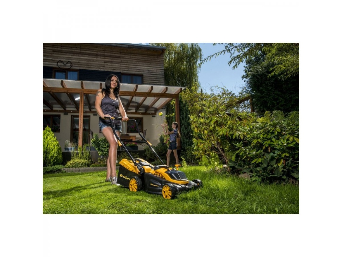 Akumulátorová kosačka 2x20 V + 2x 4 Ah batéria + 2x nabíjačka 2,4 A Riwall PRO RALM 3820 SET